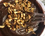 Foto del paso 3 de la receta: Torta de brownie con nueces y chocolates, ideal para cumpleaños!