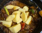 Foto langkah ke 3 dari resep Semur Daging Kentang.