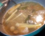 A picture of step 4 of Tom Yum Kung (Thai Hot and Sour Shrimp Soup).