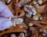 Foto del paso 4 de la receta: Salteado de alubias blancas 🌱 Ensalada tibia de porotos alubias, ajo, cebolla, zanahoria y nueces