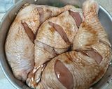 รูปขั้นตอนการทำที่ 5 ของ สะโพกไก่นึ่งซีอิ๊ว Credit : (Y/T กินได้อร่อยด้วย)