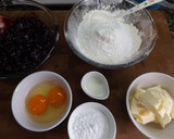 Foto del paso 1 de la receta: Tarta crocante de cerezas y arándanos azules