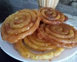 صورة لخطوة 2 من وصفة زلابية على طريقة ام قصي وسيلين🤩🤩😋😋😋