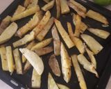 Foto del paso 2 de la receta: Papás rústicas con salsa