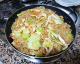 Foto del paso 7 de la receta: Fideos chinos con gambas y pollo