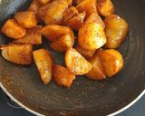 A picture of step 2 of Lasaniya batata garlic.