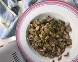 A picture of step 2 of Pasta with black squid ink, squid and pistachio pesto.