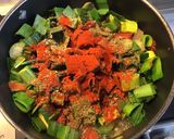 Une image de l'étape 6 de Soupe automnale aux poireaux courgettes tomates et concombre.