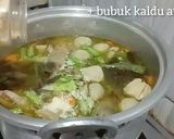 Foto langkah ke 3 dari resep 51.Sop Ceker Ayam & Bakso.