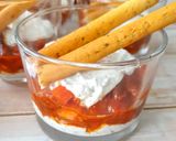 Une image de l'étape 2 de Verrines chèvre tomates origan basilic.