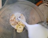 A picture of step 1 of Oats banana smoothie.
