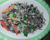 Foto langkah ke 4 dari resep Suwir pindang tongkol isian nasi bakar.