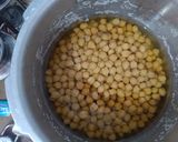 A picture of step 1 of Masaledar Chole.
