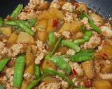 Foto langkah ke 5 dari resep Tumis Ayam Cincang mix Kentang.