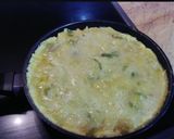 Foto del paso 4 de la receta: Tortilla de patata con pimiento verde