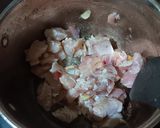 Foto langkah ke 1 dari resep Sayur Bening Tahu Timun Ayam.