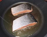 Foto del paso 2 de la receta: Suprema de salmón en salsa de cítricos y soja