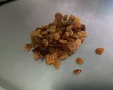 Une image de l'étape 6 de Salade de carottes et tomates aux raisins.