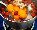 Hình bước làm 4 của món Canh sườn non nấu táo đỏ