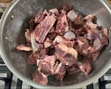 A picture of step 1 of Mutton Maqluba.