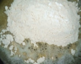 Foto del paso 4 de la receta: Bacalao Confitado a Baja Temperatura Sobre Sopa de Pil Pil Gratinado con Bechamel y Mozzarella