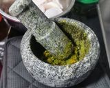 Gambar langkah 2 resipi Ayam masak lemak cili api.