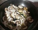 Foto langkah ke 2 dari resep Rigatoni Creamy Mushroom Garlic.