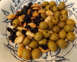 Foto del paso 2 de la receta: Albóndigas con salsa de almendra, aceitunas verdes y pasas de uva