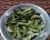A picture of step 1 of Vaal Beans with Potatoes.