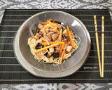 Foto del paso 9 de la receta: Fideos de arroz fritos con atún marinado y verduras