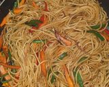 A picture of step 5 of Stir fry pasta.