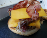 Foto del paso 2 de la receta: Pulled pork cheddar bacon sándwich... 🍔🍔🍔