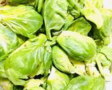 Foto del paso 1 de la receta: COLES🥬DE BRUSELAS 🥬🧅🥓SALTEADAS🥗🍲🥬 (en ensalada)🥗