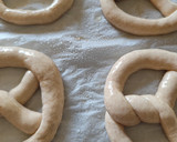 Kovászos sós perec recept fázis 8 fotója