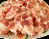 Hình bước làm 1 của món Thịt ba chỉ chiên lá chanh