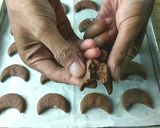 Foto langkah ke 7 dari resep Kue Kering Nyoklat Balut Kacang.