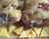 Foto del paso 3 de la receta: Codillo de cerdo con jugo de piña y puré de patata