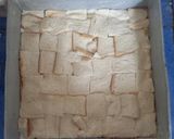 Foto langkah ke 1 dari resep Puding Roti Keju Creamy (beserta Tips & Trik).