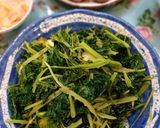 Hình bước làm 2 của món Cải kale xào tỏi