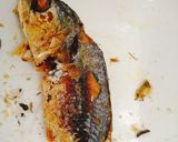 รูปขั้นตอนการทำที่ 1 ของ ข้าวผัดปลาทูพริกเผา หมูทอด แซลมอน