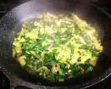 Foto del paso 3 de la receta: Acelga con huevos y queso al aroma de pimienta negra