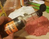 Foto del paso 3 de la receta: Cheese burger de Cebolla Roja Caramelizada con Soja y Miel