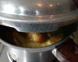 Foto langkah ke 3 dari resep Paha Ayam Saus Telur Asin.