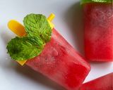 Gambar langkah 6 resipi Watermelon Popsicle.