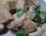 Foto langkah ke 4 dari resep Tumis Brokoli Tahu Saus Keju Mozarella.