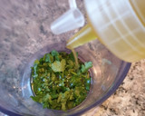 Foto del paso 2 de la receta: Mojo verde con aguacate