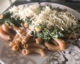 Foto del paso 5 de la receta Torcetti al fungo porcino con bechamel de espinacas, gambas y piñones