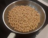 Foto del paso 2 de la receta: Garbanzos de bote salteados con Tomate, Lechuga y Burrata