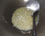 Foto langkah ke 3 dari resep Tumis Bunga Pepaya & Teri Nasi.
