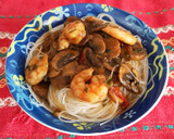 Foto del paso 4 de la receta: Fideos chinos con Champiñones y langostinos